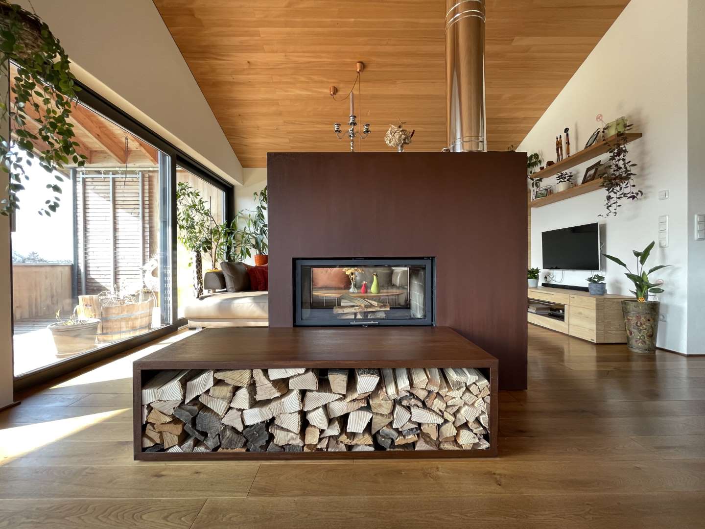 Wohnzimmer mit Kachelofen